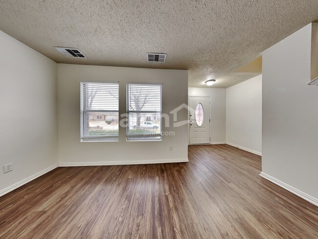 Photo - 5205 Bedfordshire Dr