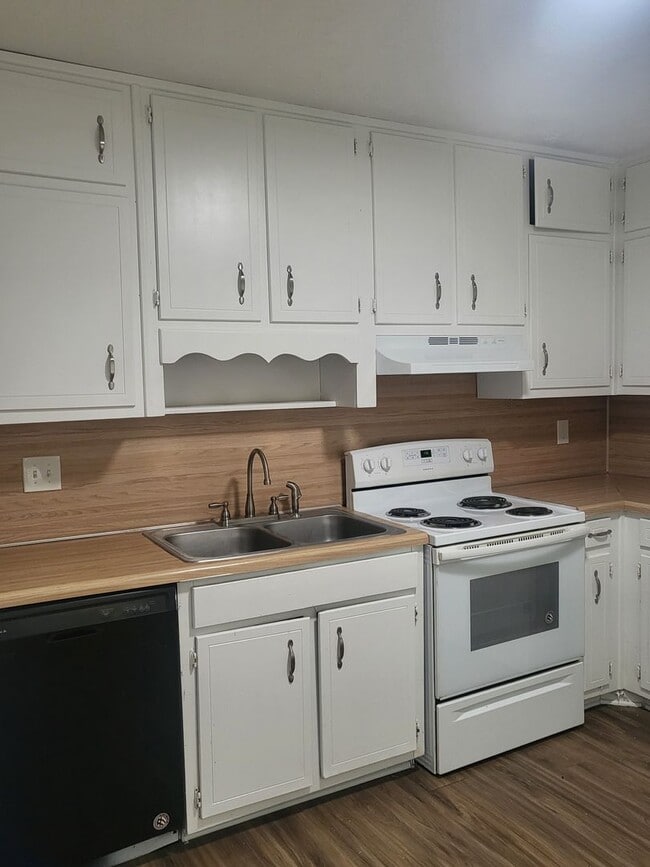 Photo - 3540 Southgate Way SE Unit A
