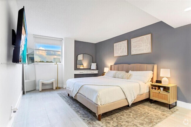 Building Photo - 2821 N Miami Beach Blvd Unit 5M Rental
