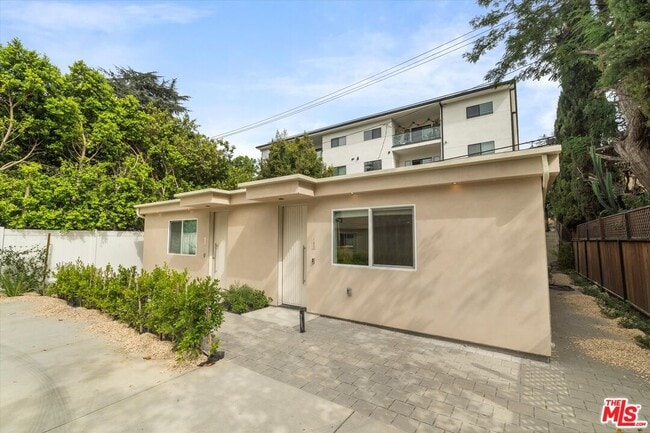 Photo - 11023 Blix St