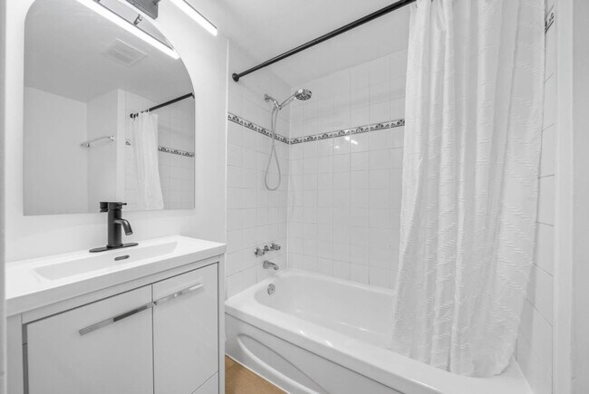 Photo - 223 Jackson St W