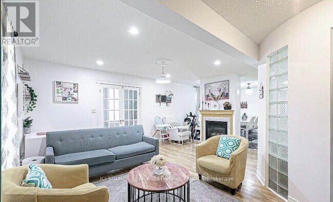 Photo - 7698 Kipling Ave