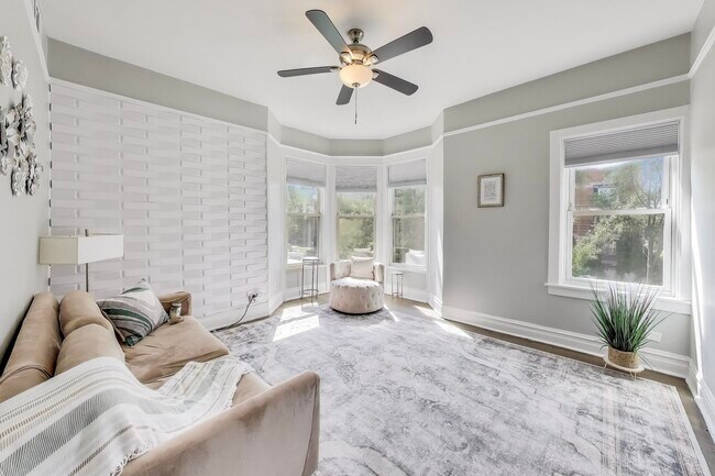 Photo - 5169 S Michigan Ave Unit 2