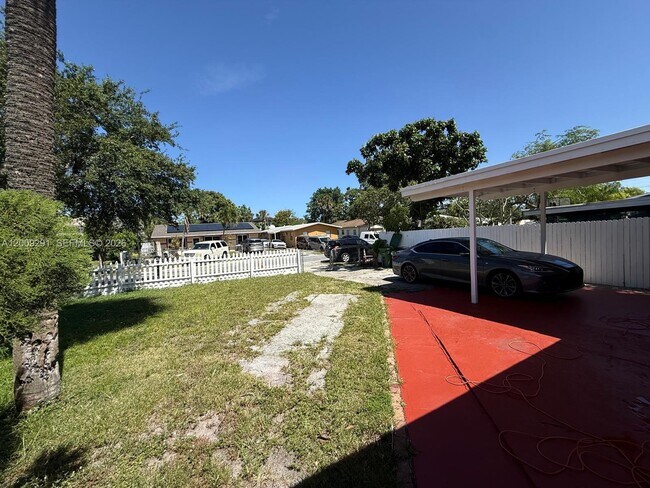 Photo - 525 NW 15th Terrace