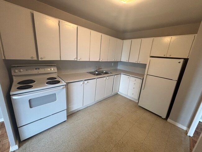 Photo - 1061 Queen's Blvd Unité 604