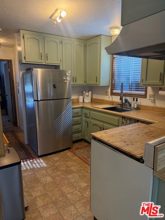 Photo - 42810 Willow Ave