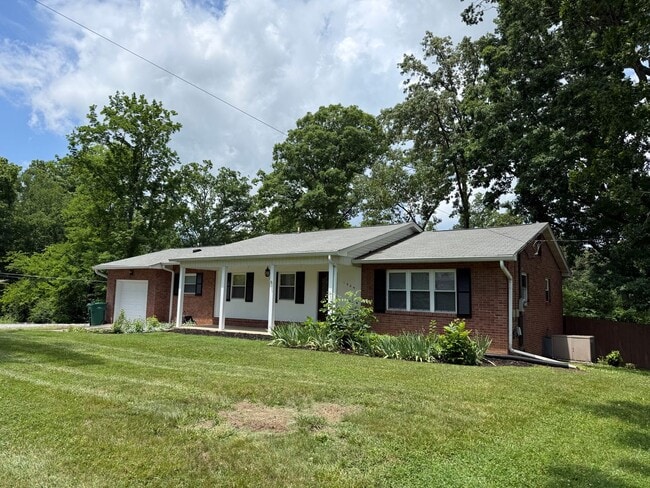 Photo - $500 OFF FIRST FULL MONTH- 3 Bedroom / 2 Bath Home in South Knoxville- Lawncare included!