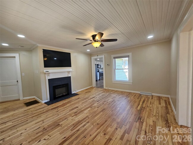 Photo - 208 W Main St