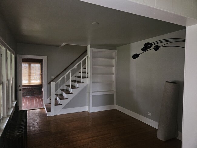 Photo - Beautiful and spacious 5 Bedroom 1.5 Bath House in Lansing, IL MUST SEE