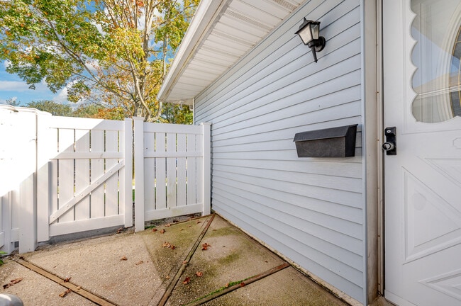 courtyard - 112 Storm Dr Unit 112 Storm Drive