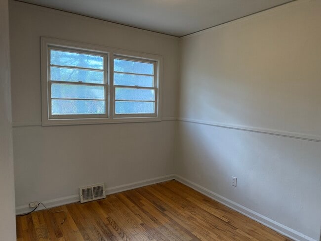 Photo - 501 Crestfield Rd