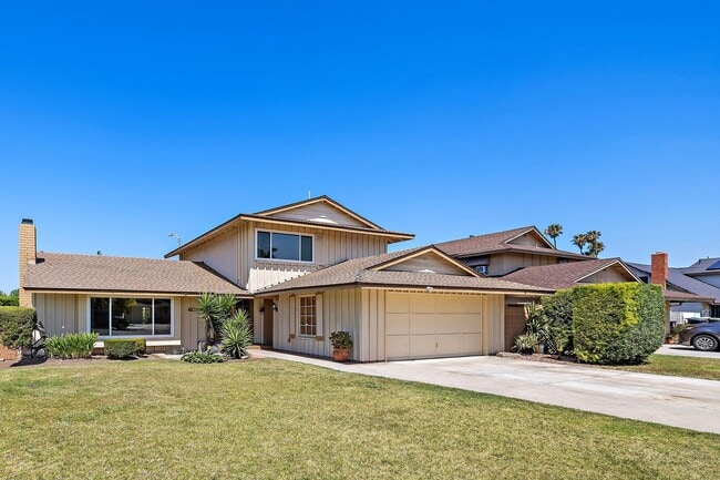 Building Photo - Spacious Home on Corner Lot!