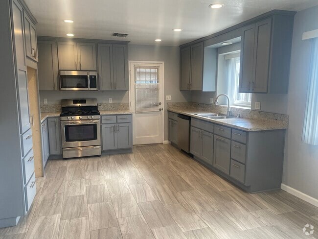 Building Photo - 1263 Bostonia St Rental