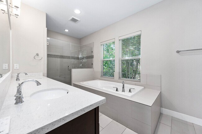 Photo - 925 W 23rd St