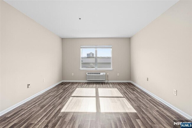 Photo - 905 River Rd