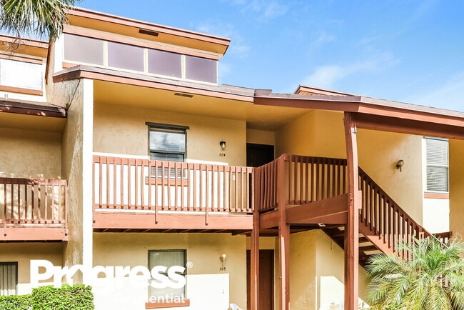 Photo - 304 Lakeview Dr E