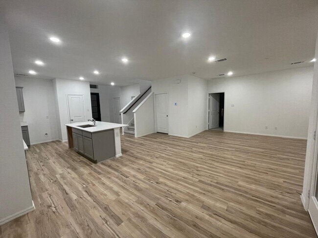 Photo - 31511 Silverthorne Bush Dr