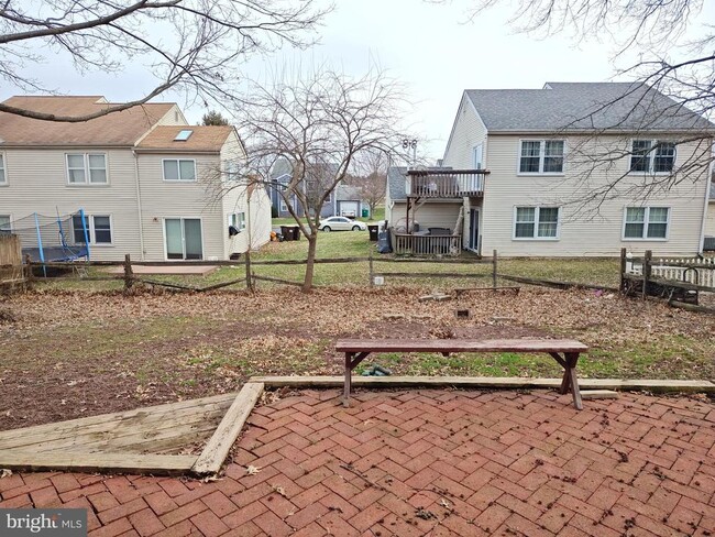 Photo - 72 Whethersfield Cir