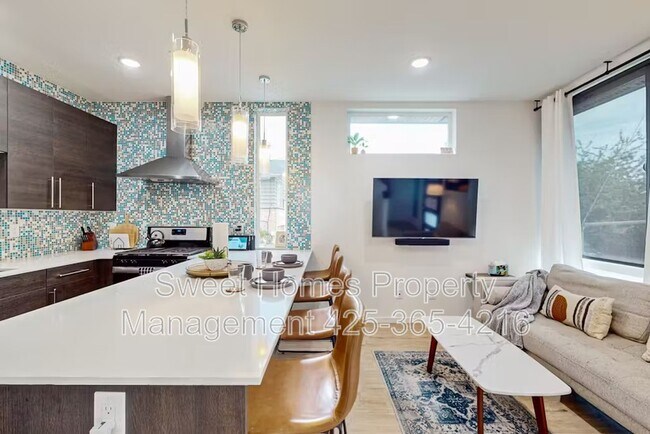 Photo - 9219 Linden Ave N