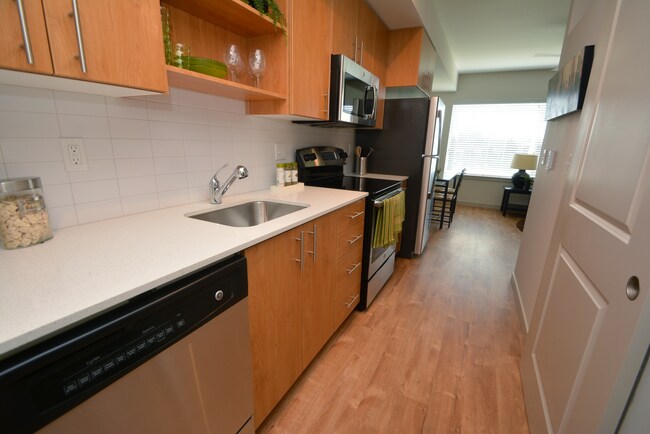 AnnDeLee, Studio - Kitchen.JPG - AnnDeLee