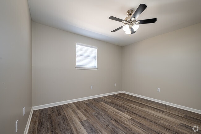 3BR, 2BA - 980SF - Primary Bedroom