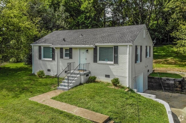 Building Photo - 5015 Packard Dr Rental