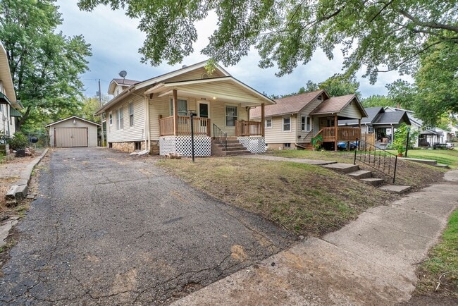 Photo - 2215 SW Hazelton Ct