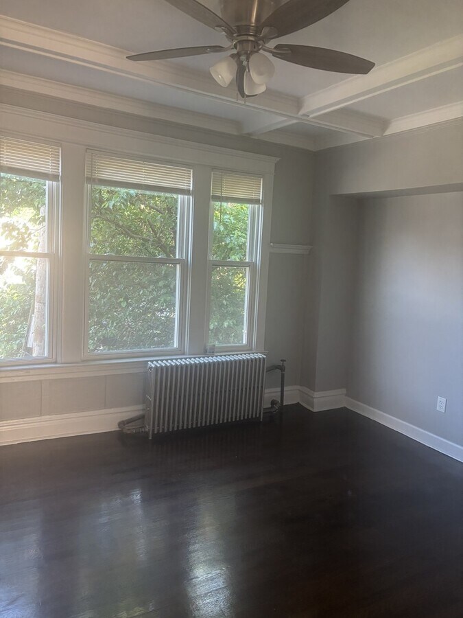 Photo - 321 E 70th St