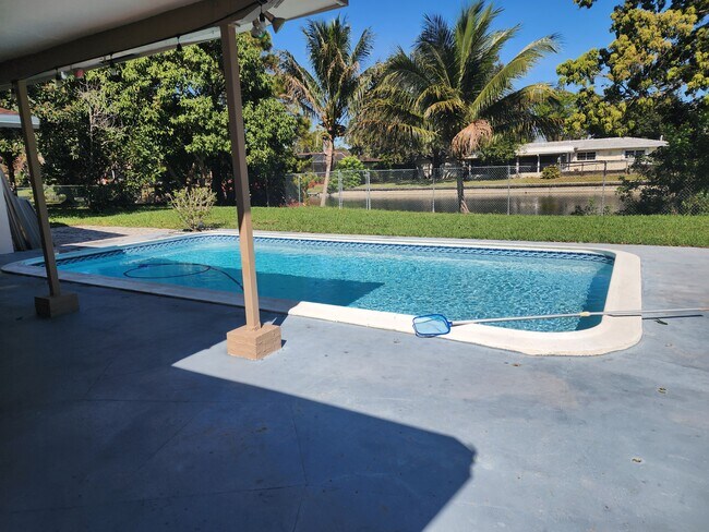 Photo - 1000 Renmar Dr