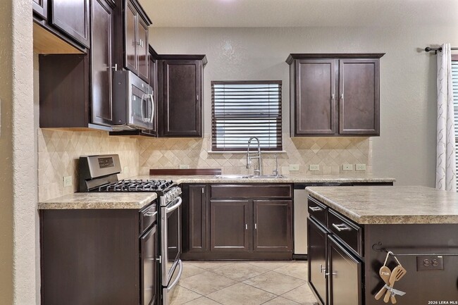 Photo - 211 Finch Knoll