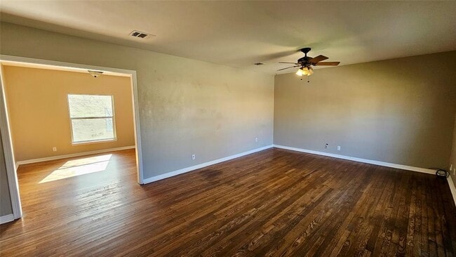 Photo - 919 W 6th St