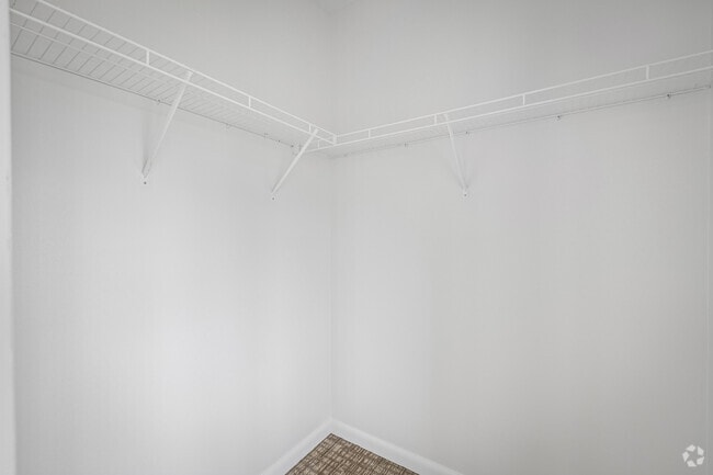 Eutaw 1BR, 1BA - 800SF - Closet