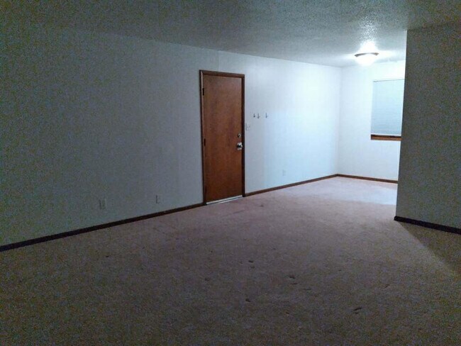 Photo - 1711 E Ave NE Casa Adosada