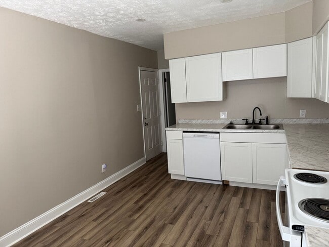 Photo - 3 Bedroom, 1 Bath Ranch Home in Columbus' ...