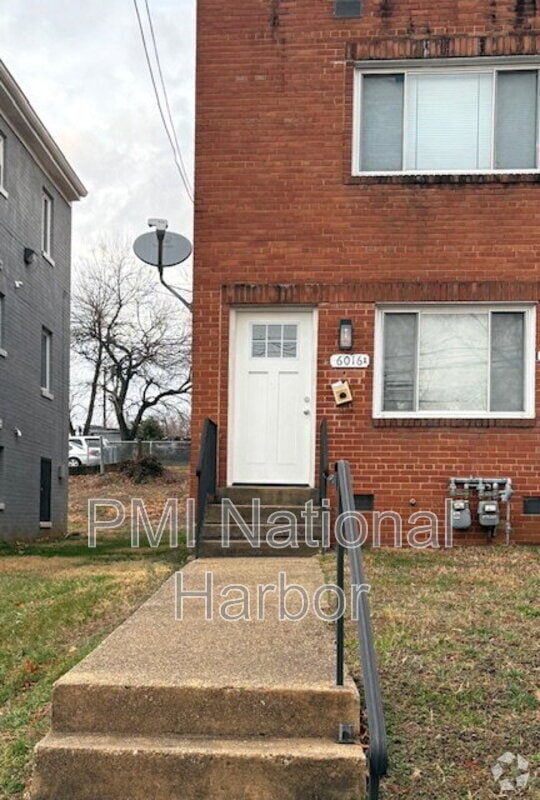 Building Photo - 6016 Clay St NE Unit A Rental