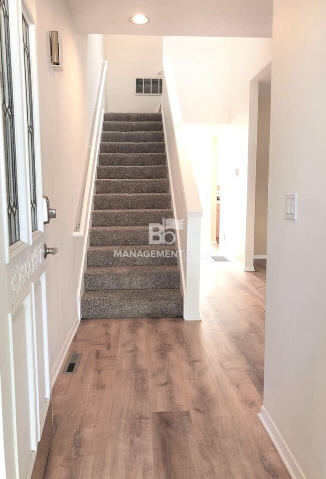 Photo - Gorgeous John's Landing Townhome- Luxurious Interior Renovation!