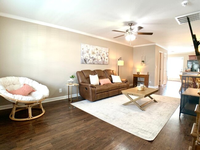 Photo - 308 Sam Houston Cir