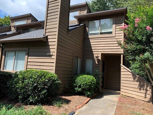 Photo - 2004 Parkaire Crossing