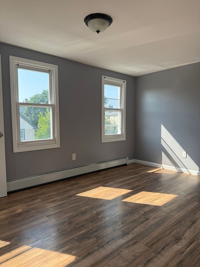 Building Photo - 165 Central Pl Unit 3