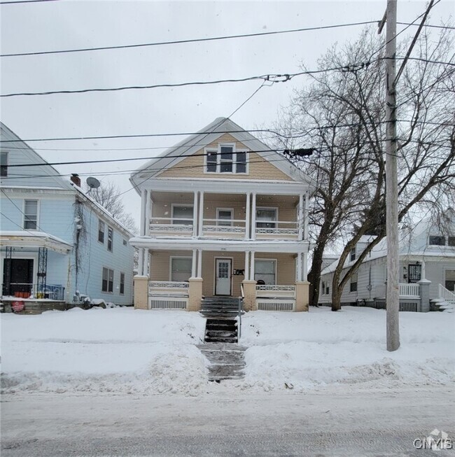 Building Photo - 1231 Walnut St Rental