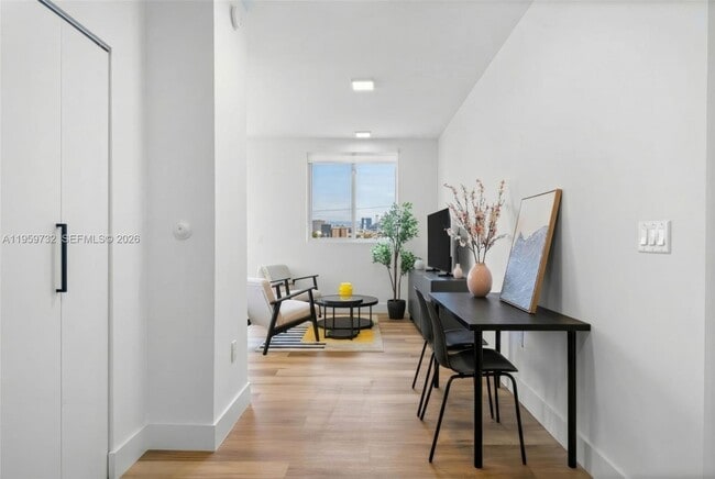 Photo - 650 SW 1st St Unidad 205