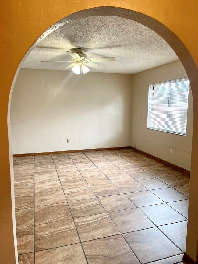 Photo - 2085 Oak Meadow Cir
