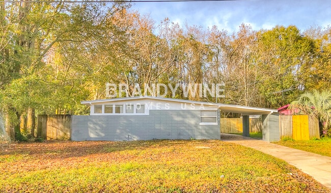 Building Photo - 1046 Le Brun Dr