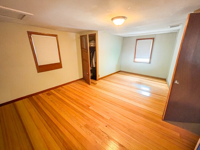 Photo - 11 Livingstone Ave