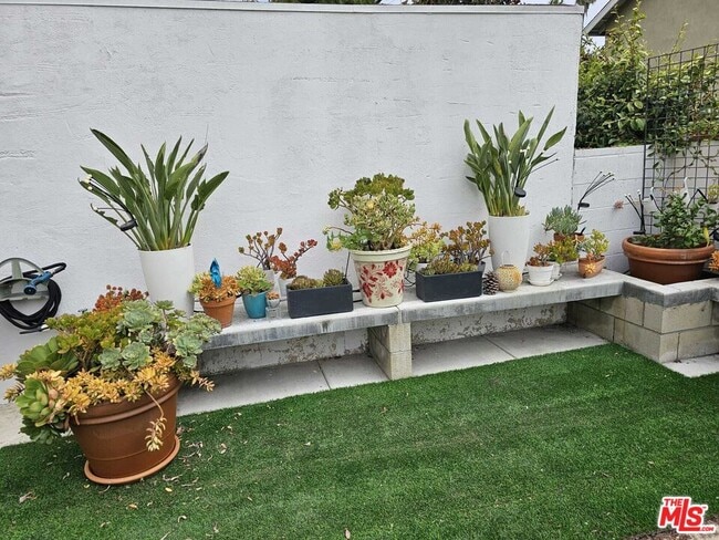 Photo - 3242 Hutchison Ave