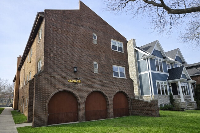Building Photo - 4526 N Seeley Ave Unit 2E