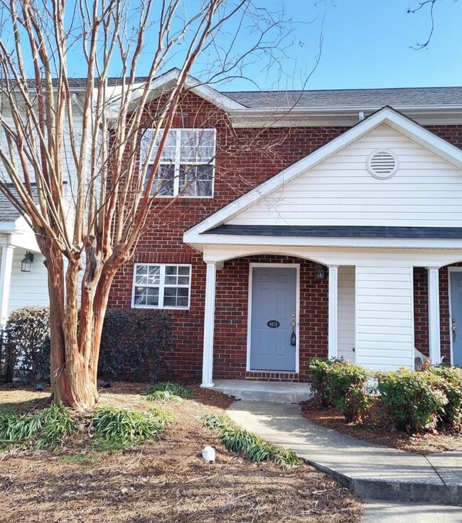 Building Photo - Cozy, 2 story, 2 bedroom, 2.5 bath Townhome Located in the Melrose Community!