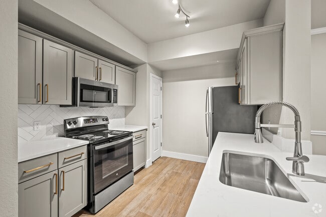 2BR, 1BA - 974SF - Kitchen