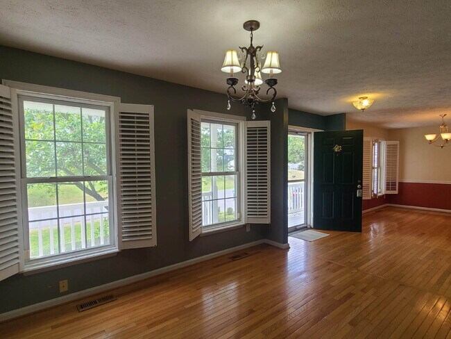Photo - 4 BR, 3.5 BA Colonial