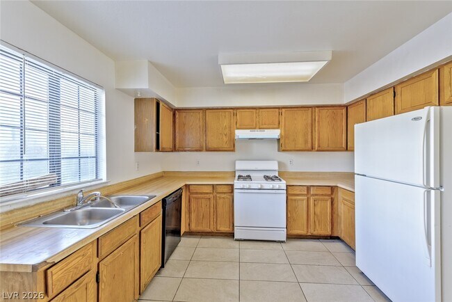Photo - 7030 Burcot Ave Unidad K113